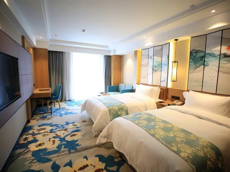 Hotel Huhua International 4*