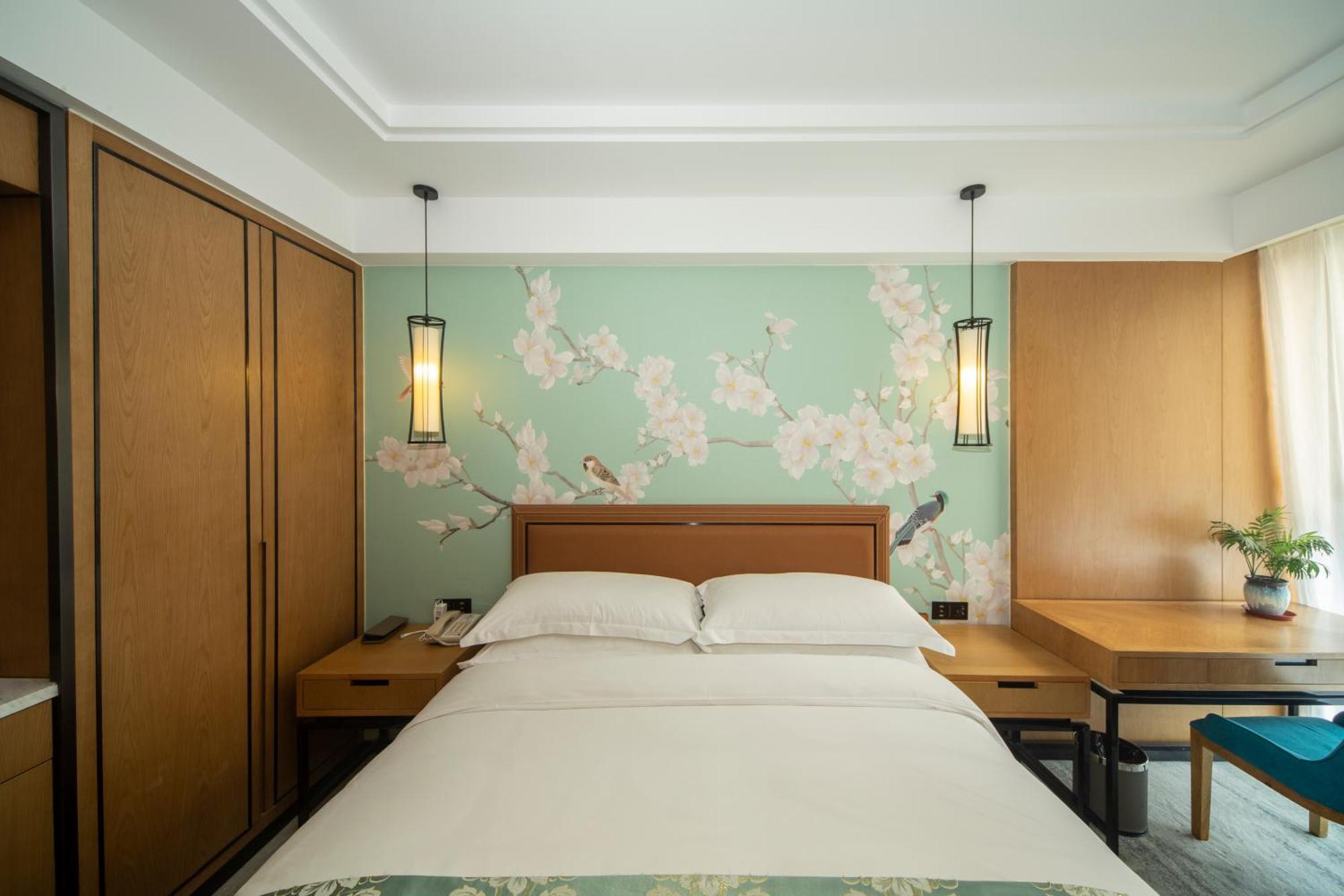 Hotel Huhua International