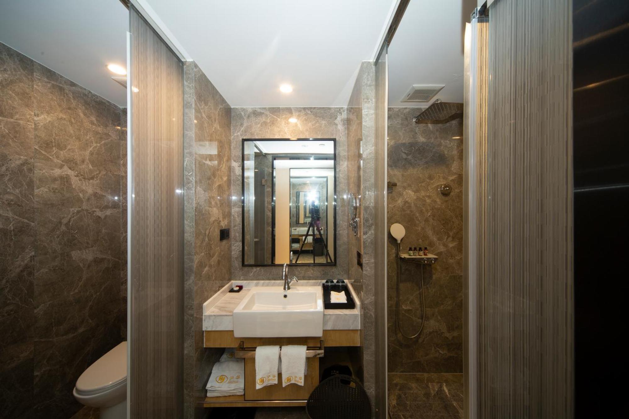 Huhua International 4* Shanghai